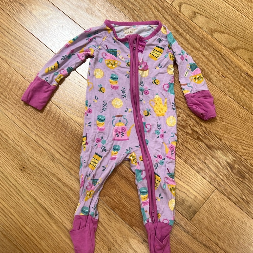 VGUC Tea Party Little Sleepies Zippy NB Sold Out Print